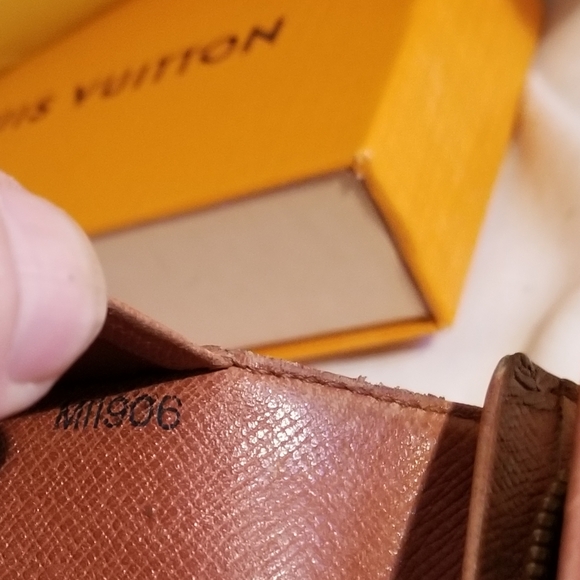 Louis Vuitton Monogram Porte-Monnaie Tresor Wallet - Picture 14 of 17